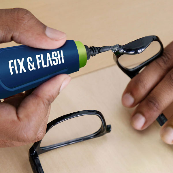 Bostik-DIY-Fix-Flash-Pen-Device-Greece-Application-Glasses-600x600