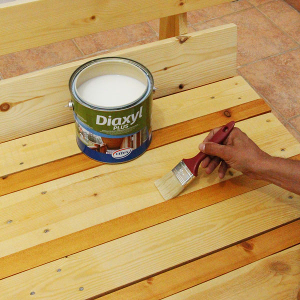 Bostik-DIY-Greece-tutorial-palet-couch-step-13