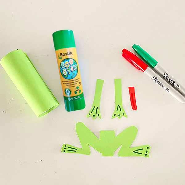 Bostik-DIY-New-Zealand-Stationery-Craft-Eco-Stik-tutorial-Toilet-Roll-Frog-Step3-600x600