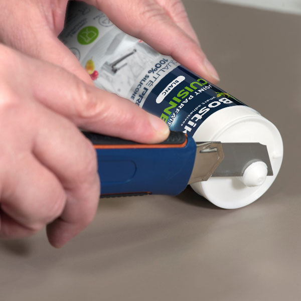 Bostik-DIY-Poland-tutorial-how-to-prepare-a-sealant-cartridge-step-1