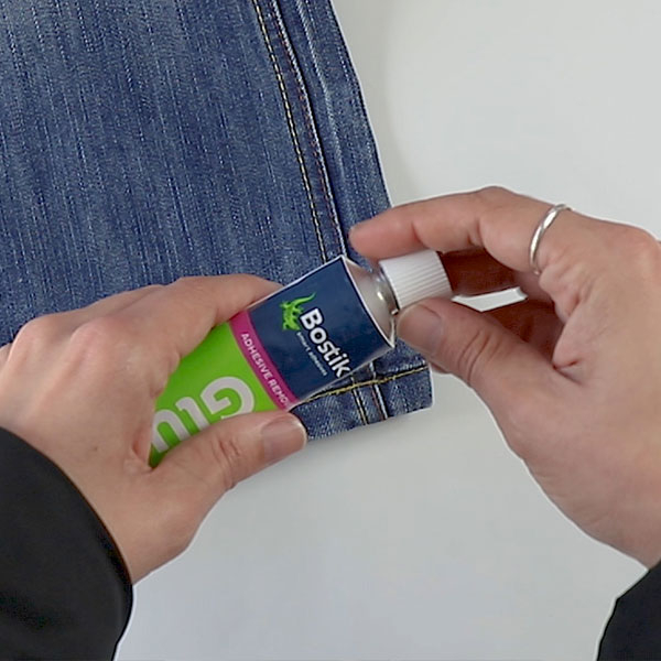 Bostik-DIY-South-Africa-Tutorial-How-to-remove-chewing-gum-from-jeans-step-1