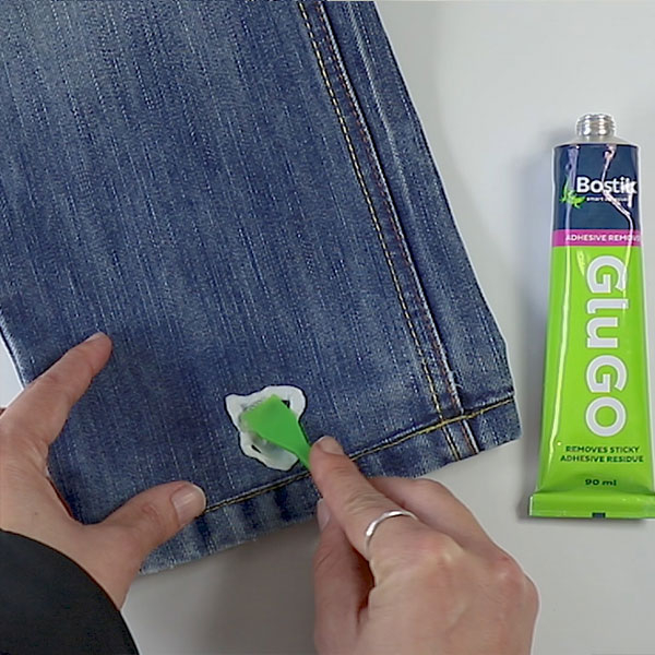 Bostik-DIY-South-Africa-Tutorial-How-to-remove-chewing-gum-from-jeans-step-2